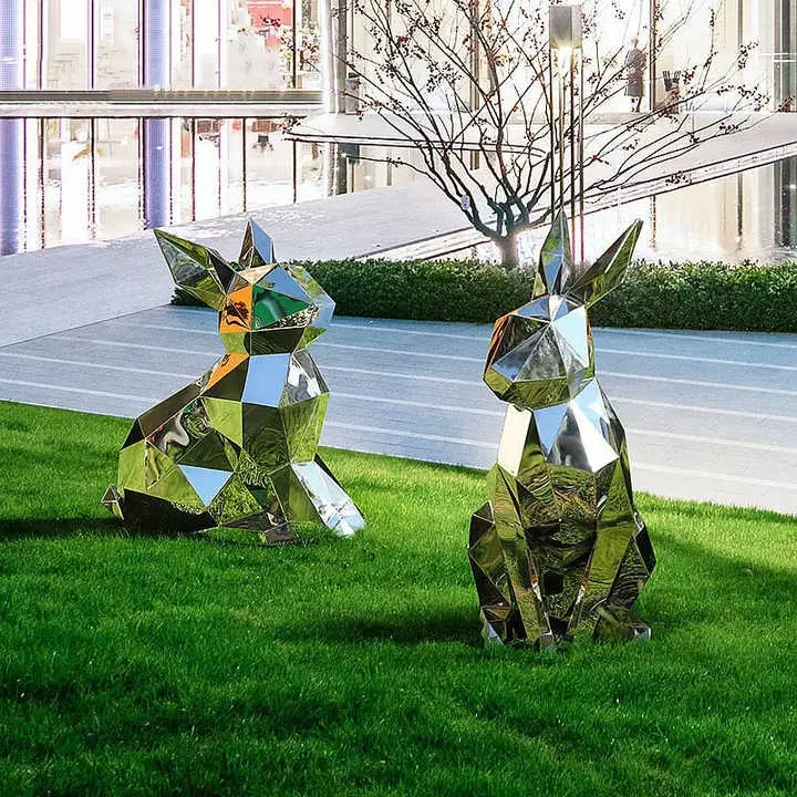 Sculpture lapin géométrique pour jardin et espace extérieur professionnel