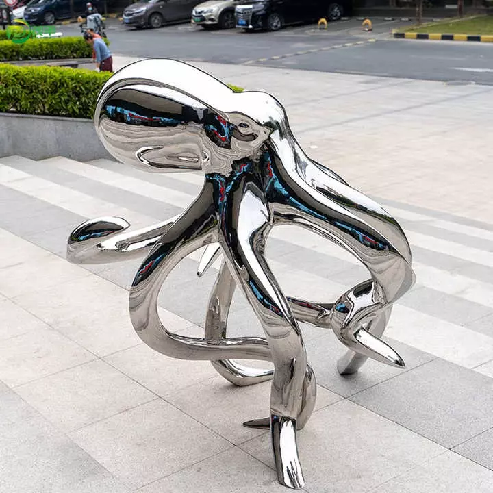 Sculpture pieuvre décorative contemporaine pour espace culturel et hôtel
